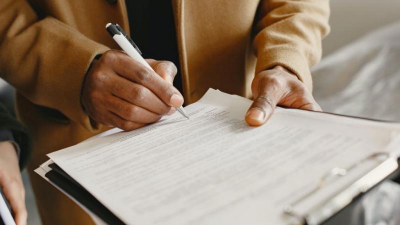 5 Things You Must Know About Physician Contract Reviews