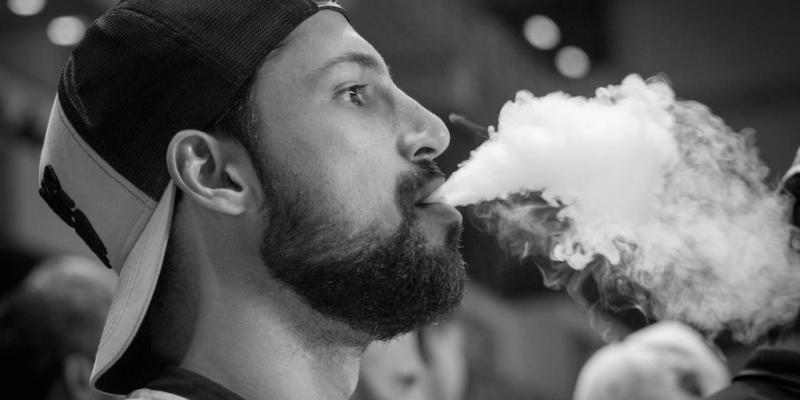 How to Balance Your Habits of Vaping and Smoking Marijuana